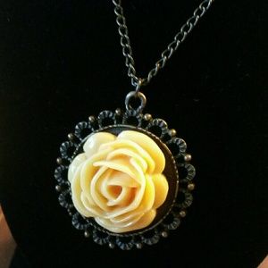 Modcloth Vintage Style Victorian Rose Necklace